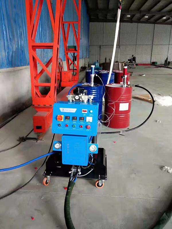 建筑外墻保溫系統(tǒng)都有哪些措施?聚氨酯保溫作用大不大?(圖2) 輕鋼別墅建筑保溫施工聚氨酯發(fā)泡機